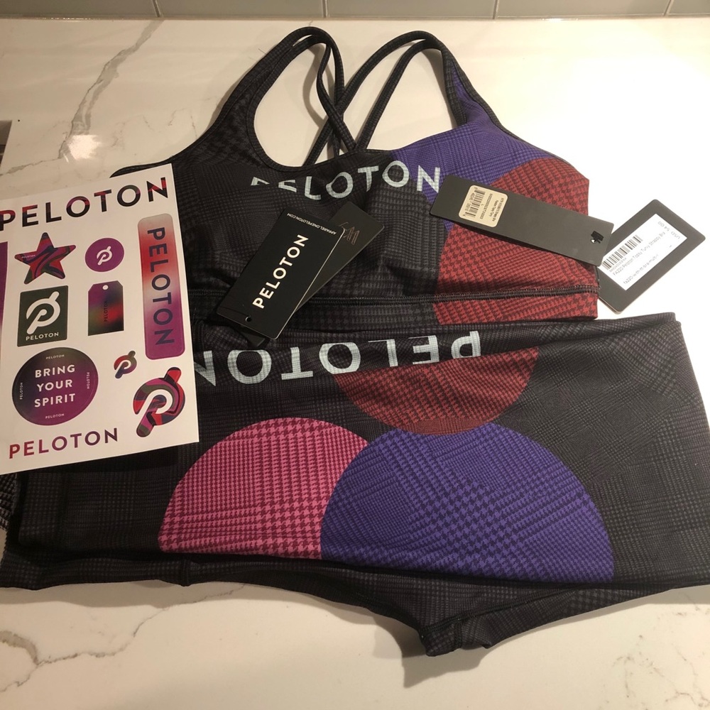 SOLD 💰 Peloton Topsy Turvy Sports Bra & Leggings